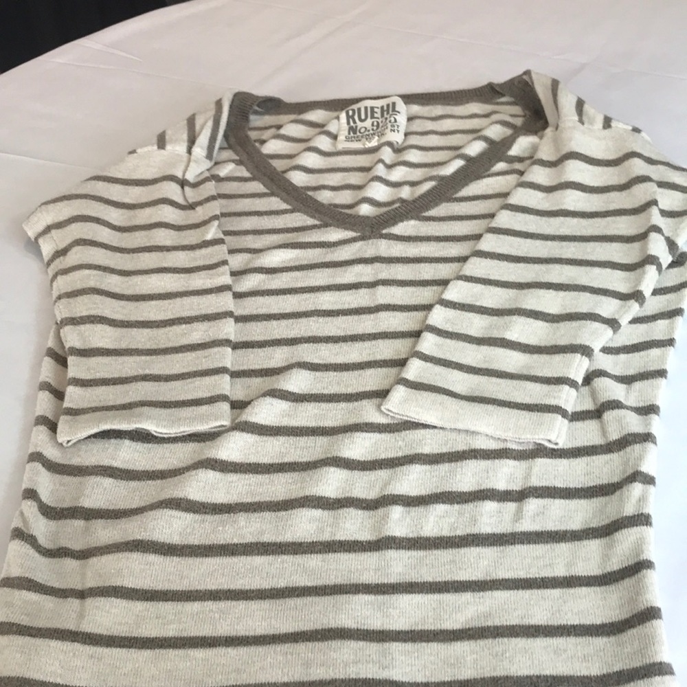 🦀Ruehl 925 sweater beige and taupe size small